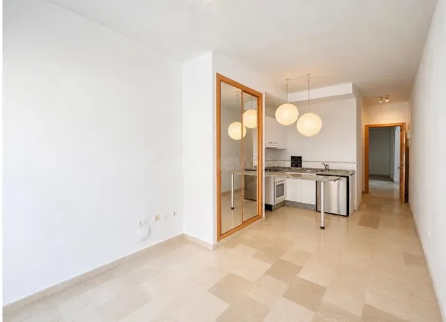 Estudio luminoso en pleno centro de Málaga