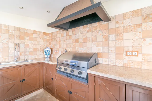¡Descubre el hogar de tus sueños en este espectacular chalet independiente! — 18
