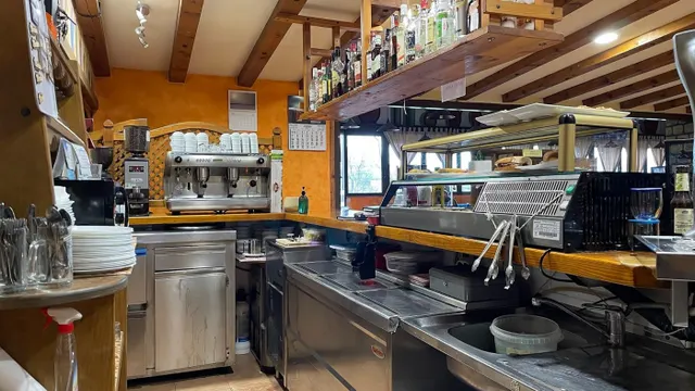 Venta de restaurante y fábrica de embutidos — 22