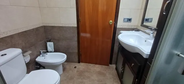 4 habitaciones, tranquilidad y parking propio,  a 5 minutos andando de la estación de Girona — 18