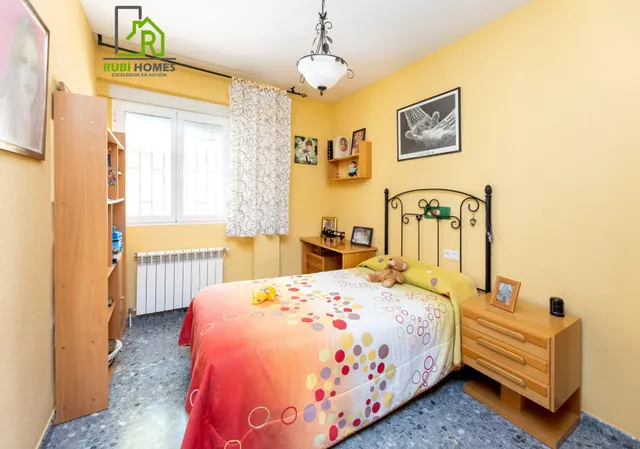 Espectacular chalet independiente con piscina en Alfacar — 28