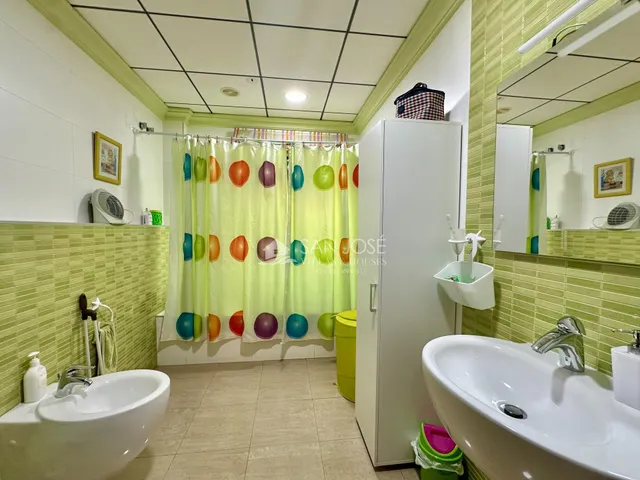 SE VENDE CASA EN MUY BUEN ESTADO EN EL CENTRO DE ASPE — 28