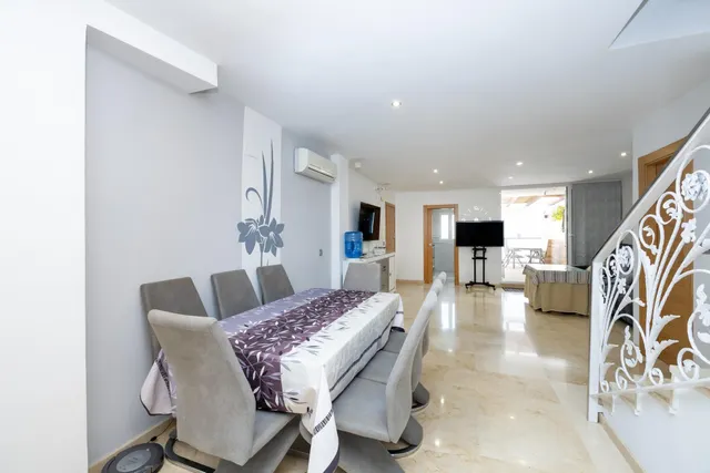 Dúplex de 4 dormitorios con vistas al mar, terraza y piscina en Velilla-Taramay — 14