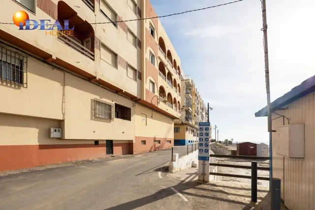 ESTUPENDO ATICO JUNTO AL MAR CON TERRAZA FANTASTICA — 48