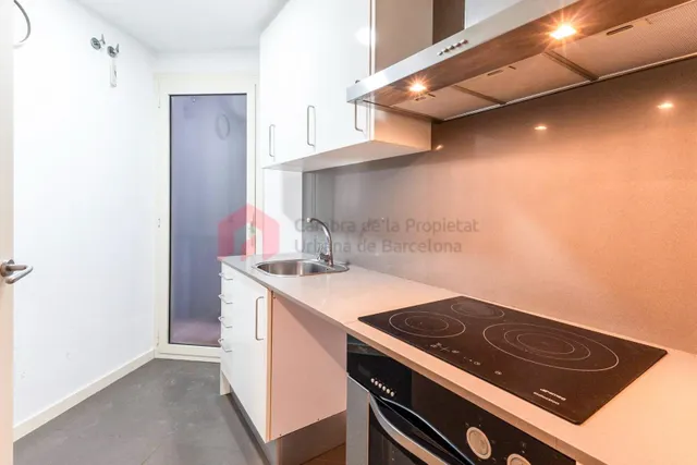 Vivienda esquinera y con encanto en el corazón del Eixample con el estilo clásico de la ciudad de Barcelona. — 11