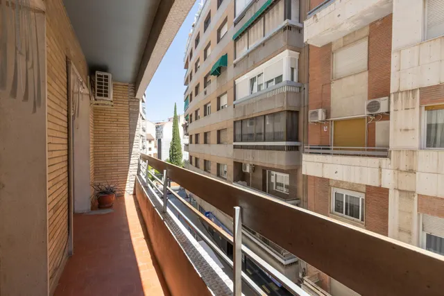 Amplia vivienda en pleno centro de Granada — 46