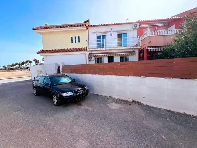 Moderna Vivienda con Terraza y Ubicación Privilegiada en Los