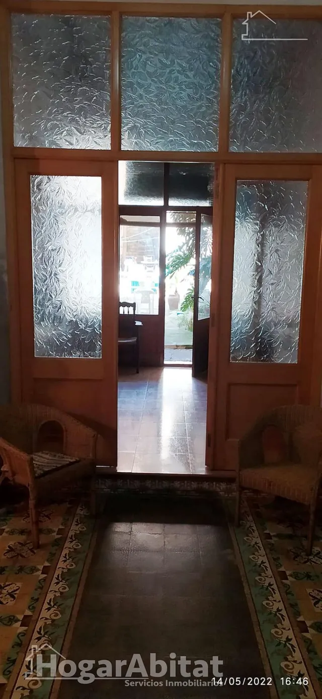 AMPLIA CASA CON MUCHA POSIBILIDAD Y TERRAZA — 32