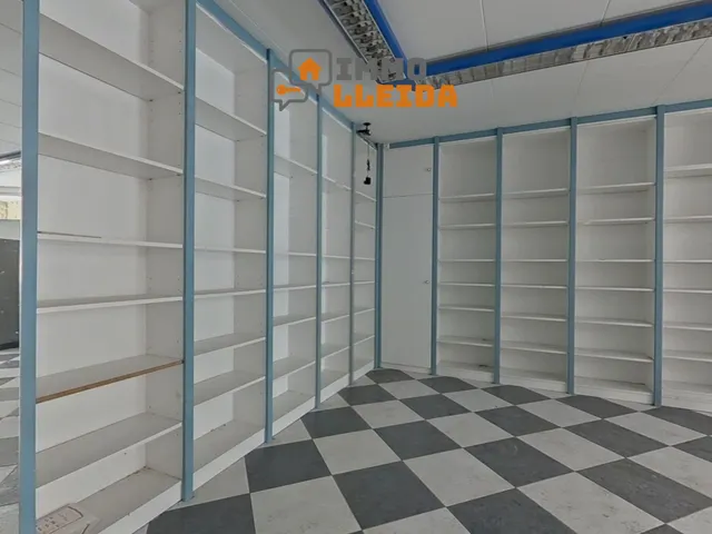 Local comercial con doble acceso en el centro de Balaguer — 6