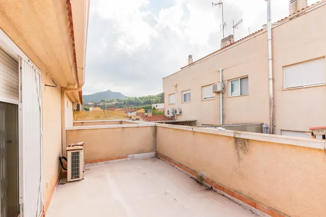 Dúplex amplio de 5 dormitorios con patio, terraza y buhardilla en San José de la Montaña — 39