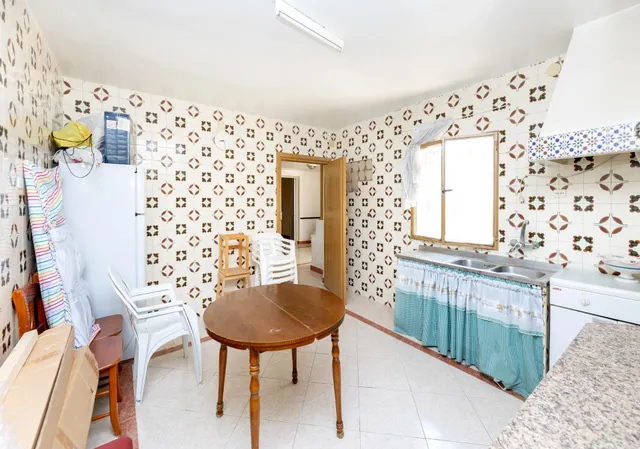 ¡CASA EN UNA SOLA PLANTA, CREA TU VIVIENDA IDEAL EN ALBOLOTE! Casa en una sola planta con patio, garaje y un gran potencial. — 8