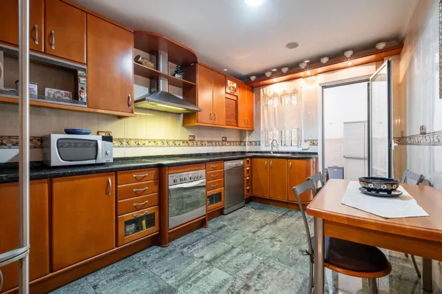 UNA CASA CON ALMA EN EL CORAZÓN DE ALMERÍA: 278 m2 Y DOS TERRAZAS PARA DISFRUTAR — 4