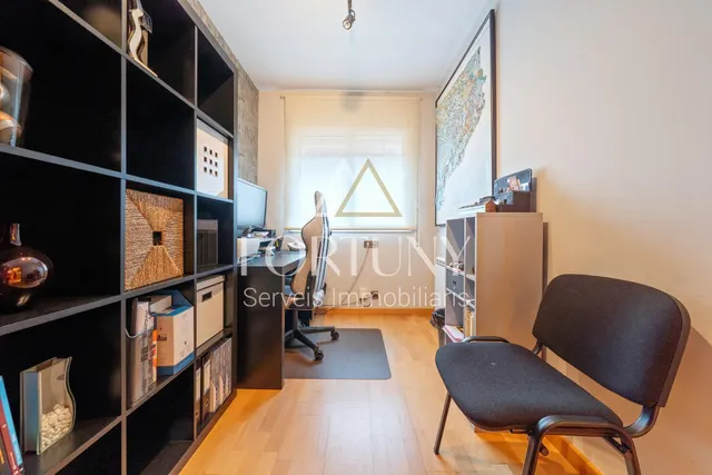 Casa adosada en venta en Passatge de Montbrió del Camp, Reus. — 27