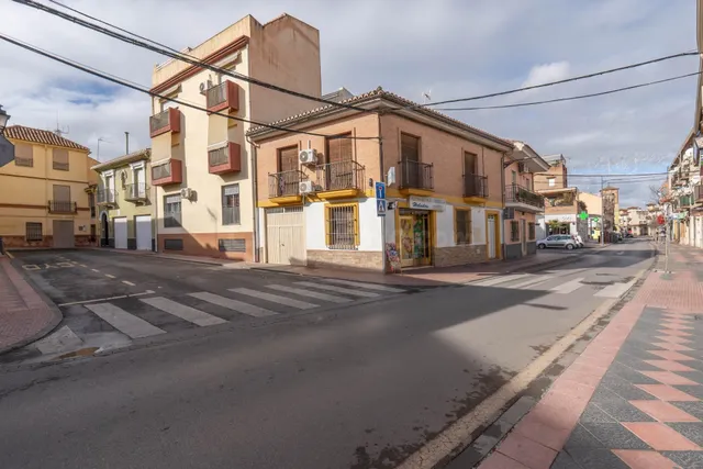 Terreno en pleno centro de Armilla - foto 2
