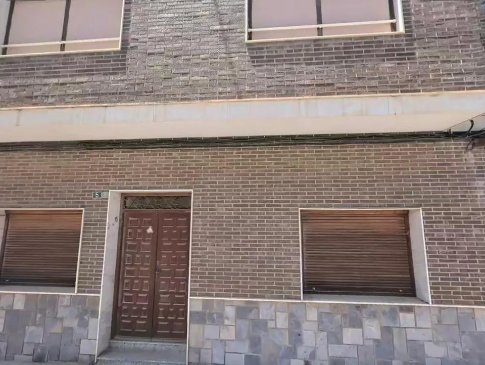 ¡Inversión Ideal en Guardamar del Segura: Solar Edificable con Vistas al Mar!