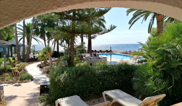 HOTEL RESTAURANTE EN PRIMERA LINEA DE PLAYA — 4