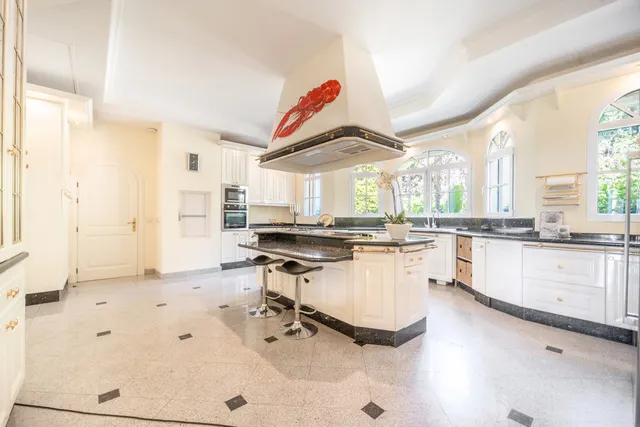Chalet 14 habitaciones 2100m² en venta - Marbella — 23