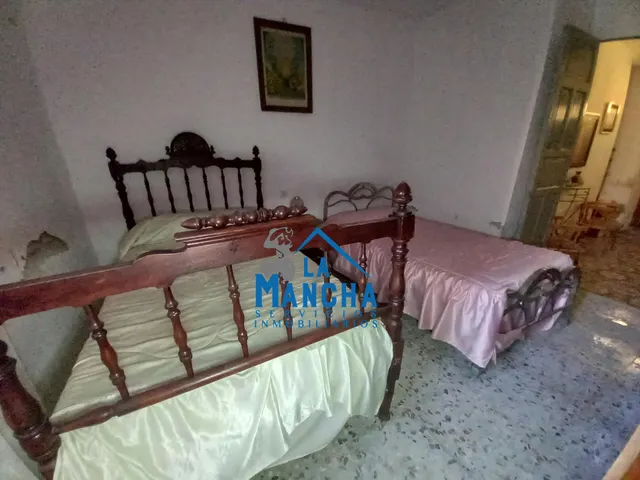 *53.000€* inmobiliaria la mancha vende casa con patio en Barrax ( Albacete ). — 17