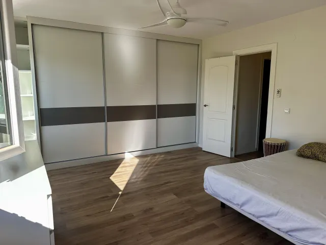 Duplex con apartamento independiente y patio privado en Málaga — 35