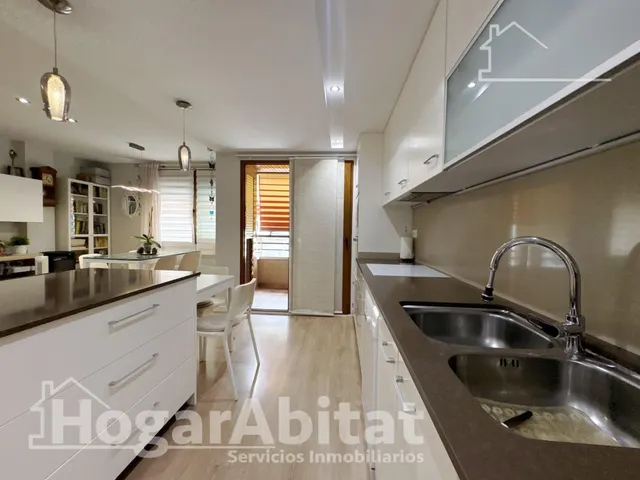 PRECIOSO REFORMADO CON BALCÓN Y ASCENSOR — 33