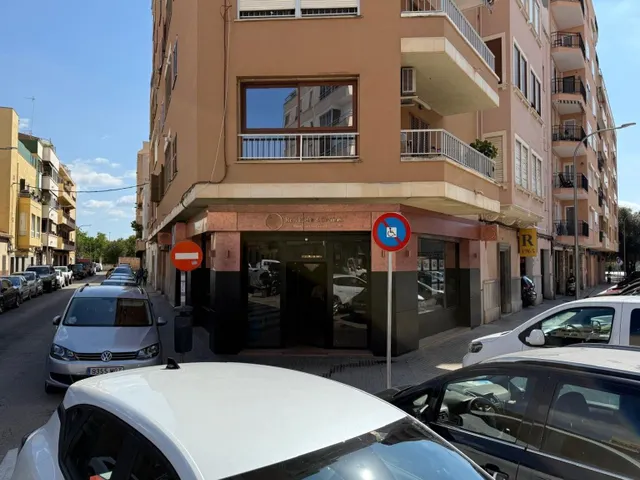 Local comercial 90m² en venta - Foners — 16
