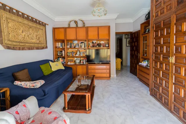 ¡Oportunidad única en el centro de Fuengirola! Piso en esquina con posibilidad de dividir en dos — 18