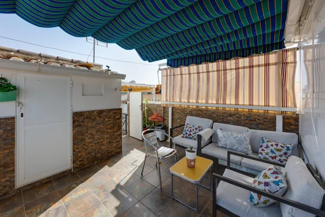 Bungalow planta alta reformado, en residencial con piscina comunitaria — 8