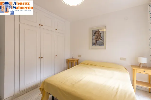 Casa independiente con piscina en La Zubia. — 19