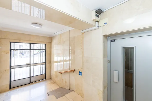 Piso para reformar junto a Plaza Einstein – 3 dormitorios y vistas despejadas — 32
