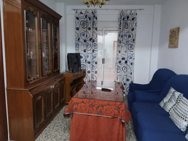 ¡SE ALQUILA HABITACIÓN CERCA DE PLAZA DE TOROS! - foto 2
