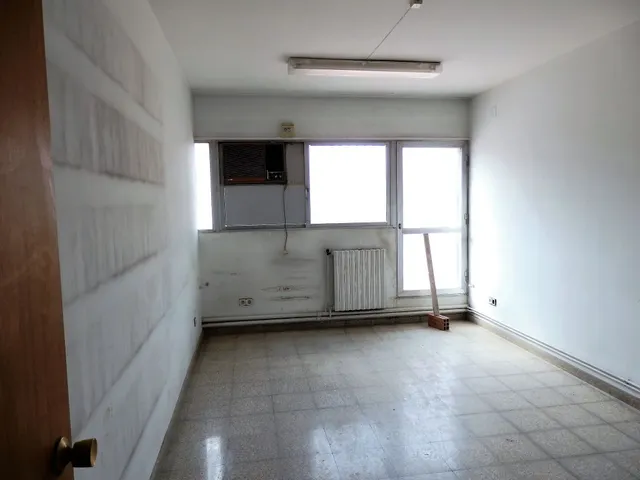 OFICINA DE LLOGUER A UN PAS DEL CENTRE — 7
