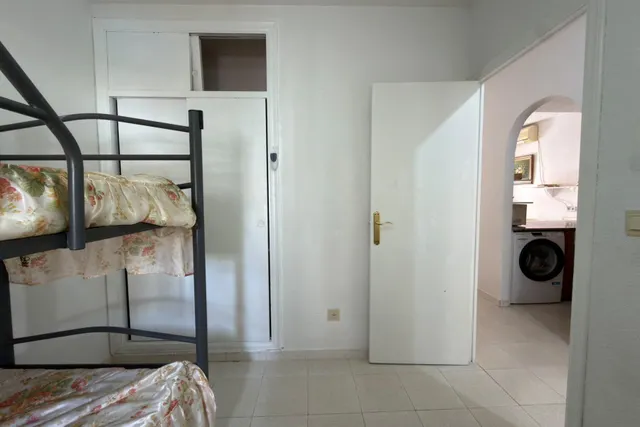 Estupendo apartamento con amplia terraza y piscina comunitaria, idoneo como vacacional, rodeado de todos los servicios — 20