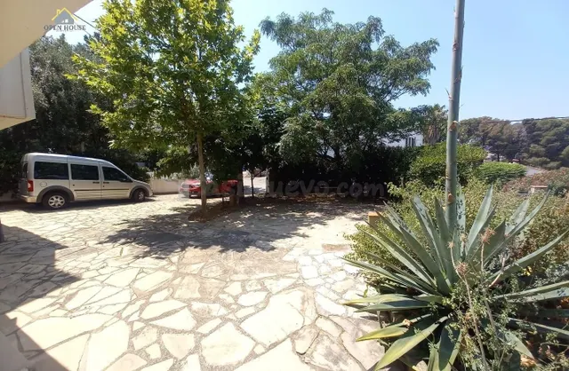 Casa con jardín y vistas en venta en el puerto de Llançà. - foto 5