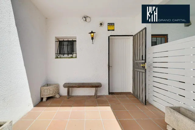 APARTAMENTO EN LA ESCALA — 2