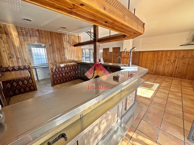 SE VENDE LOCAL COMERCIAL EN ZONA CENTRO - foto 4