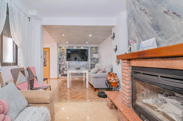 Espléndida Casa en Vega de Granada, ¡Listo para Entrar a Viv - foto 4