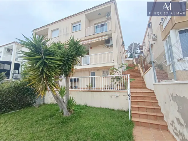 Chalet pareado en venta en Segur de Calafell