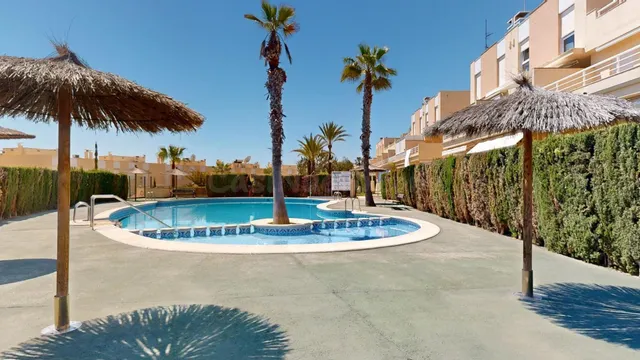 Bungalow de 2 dormitorios y 2 baños en Campoamor (Orihuela C - foto 2