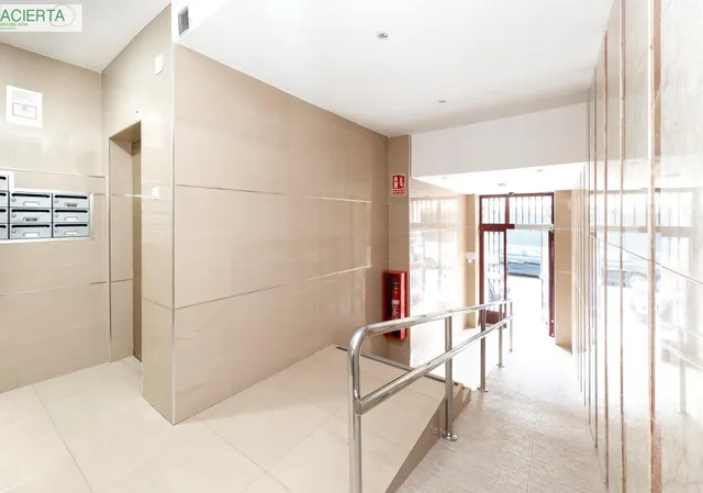 En Venta Piso de 4 dormitorios con ascensor, ideal para reformar a tu gusto. — 23