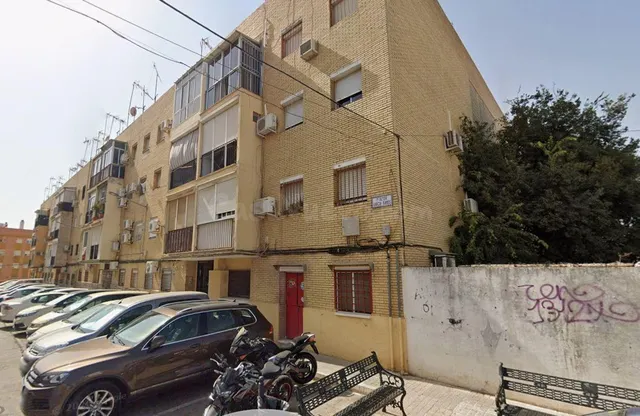 SE VENDE PISO OKUPADO en CL PINTOR GARCIA RAMOS Nº 7 Alcalá de Guadaíra (Sevilla) — 4