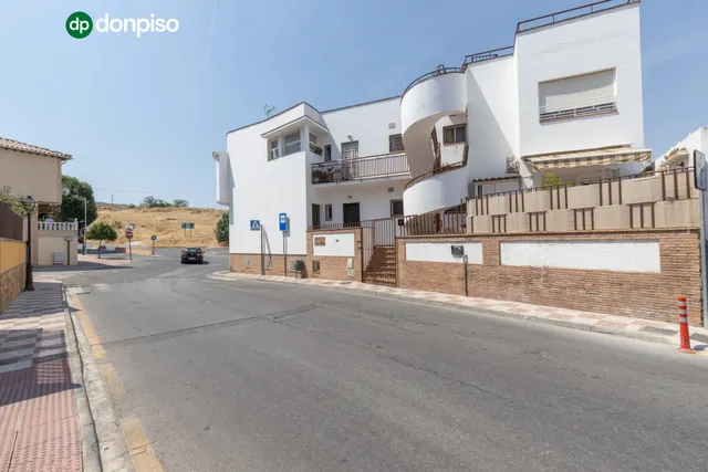 FANTÁSTICO TRÍPLEX EN CÁJAR: UNA VIVIENDA LLEVA DE AMPLITUD Y LUMINOSIDAD — 41