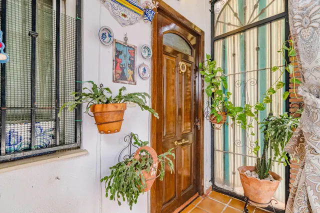 Fantástica casa adosada de 3 plantas con placas fotovoltaica - foto 3