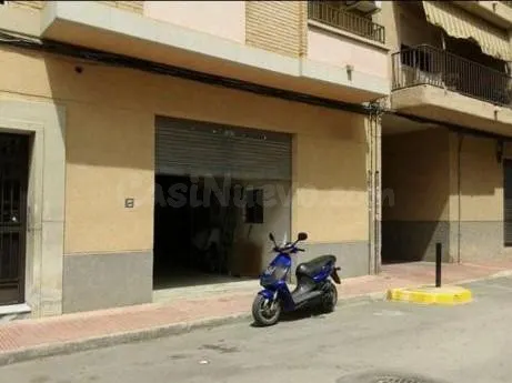 AMPLIO LOCAL COMERCIAL A LA VENTA EN ZARANDONA — 2