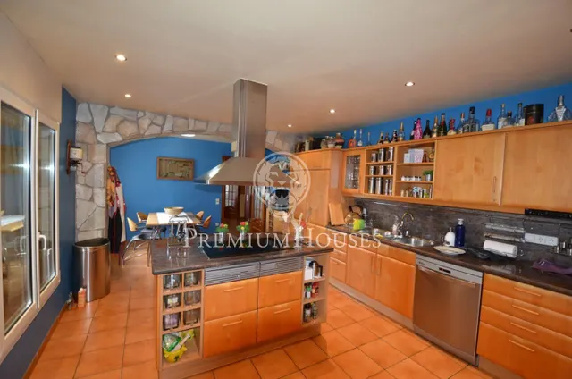 Casa en venta con gran parcela frente al mar en Canet de Mar — 12