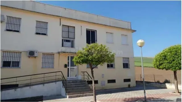 SE VENDE PISO OKUPADO en Plaza Santa Gema Nº 3 Marchena (Sev