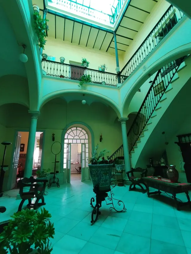 CASA PALACIO EN FUENTE DE CANTOS — 6