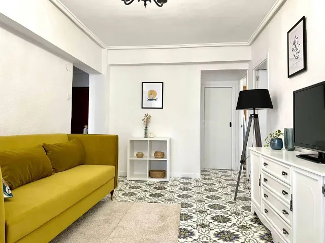 Piso luminoso de 3 habitaciones en Benicalap cerca de parque - foto 2
