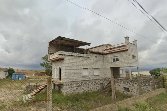 SE VENDE CASA OKUPADA en C/ ERAS ALTAS, 9 Villanueva de Pera - foto 2