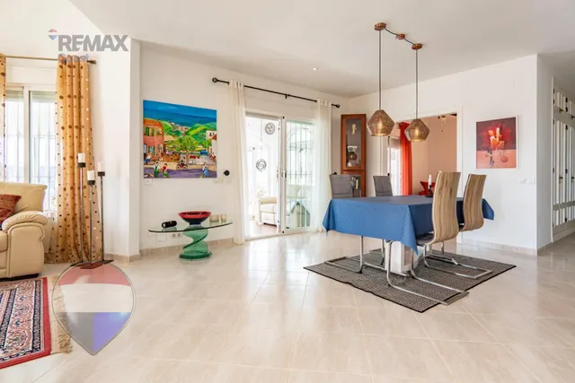 VILLA INDEPENDIENTE CON PISCINA, GRANDES TERRAZAS Y VISTAS AL MAR EN BENAJARAFE — 35