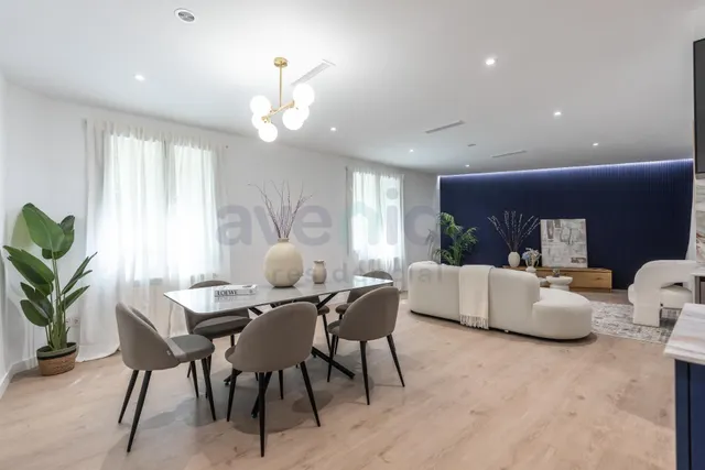 Elegante vivienda reformada de 3 dormitorios en Calle Bailén — 4